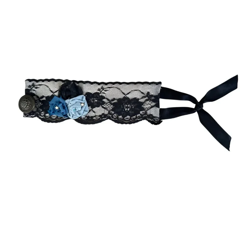 Handmade Lace Cuff - Picture 4 of 5